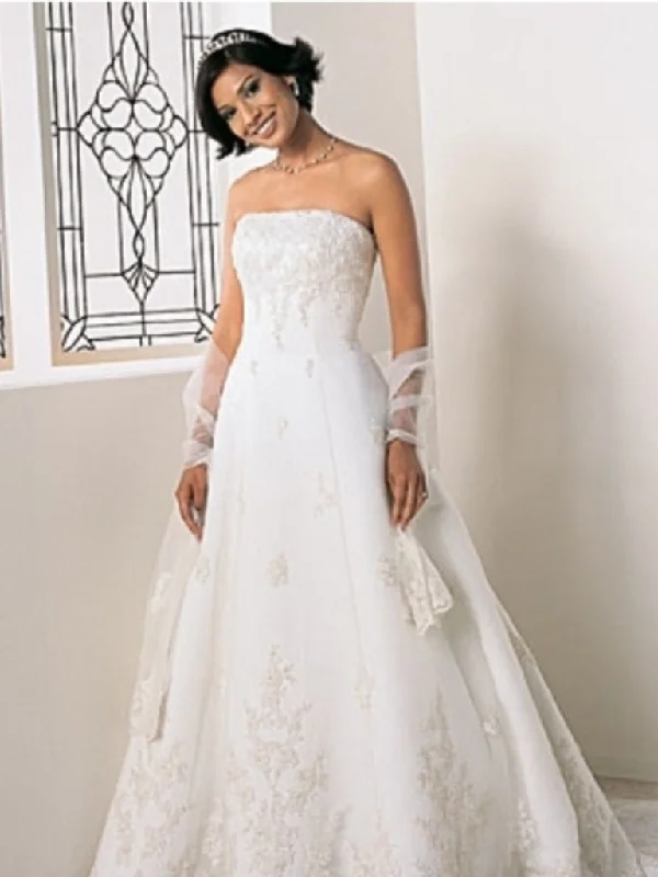 The Best Sale of the Year!The Best Sale of the Year!Alfred Angelo Alfred Angelo Laced A-line Princess Size 6 The Best Sale of the Year!The Best Sale of the Year!Alfred Angelo Alfred Angelo Laced A-line Princess Size 6