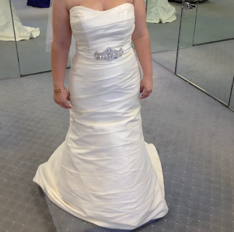 The Sale You’ve Been Waiting For!The Sale You’ve Been Waiting For!Alfred Angelo Wedding Gown The Sale You’ve Been Waiting For!The Sale You’ve Been Waiting For!Alfred Angelo Wedding Gown