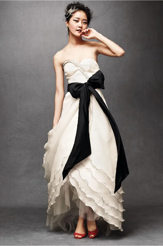 Limited Time Offer!Limited Time Offer!BHLDN BHLDN Tiered Tulip Gown Size 6