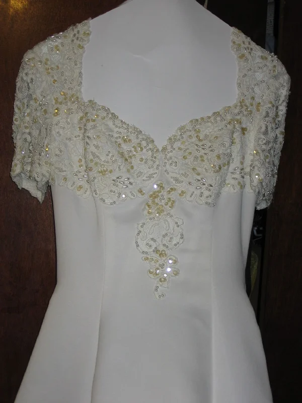 Special Discounts Inside!Special Discounts Inside!Melissa Sweet Sweetheart Wedding Gown