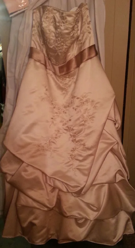 Great Deals, Just for You!Great Deals, Just for You!Oleg Cassini David's Bridal Oleg Cassini Great Deals, Just for You!Great Deals, Just for You!Oleg Cassini David's Bridal Oleg Cassini
