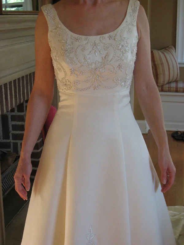 Save Money, Shop Happy!Save Money, Shop Happy!Other Elegant beaded dress with train Save Money, Shop Happy!Save Money, Shop Happy!Other Elegant beaded dress with train