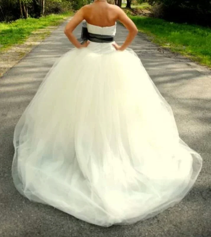 Shop Before It’s Gone!Shop Before It’s Gone!Vera Wang white collection