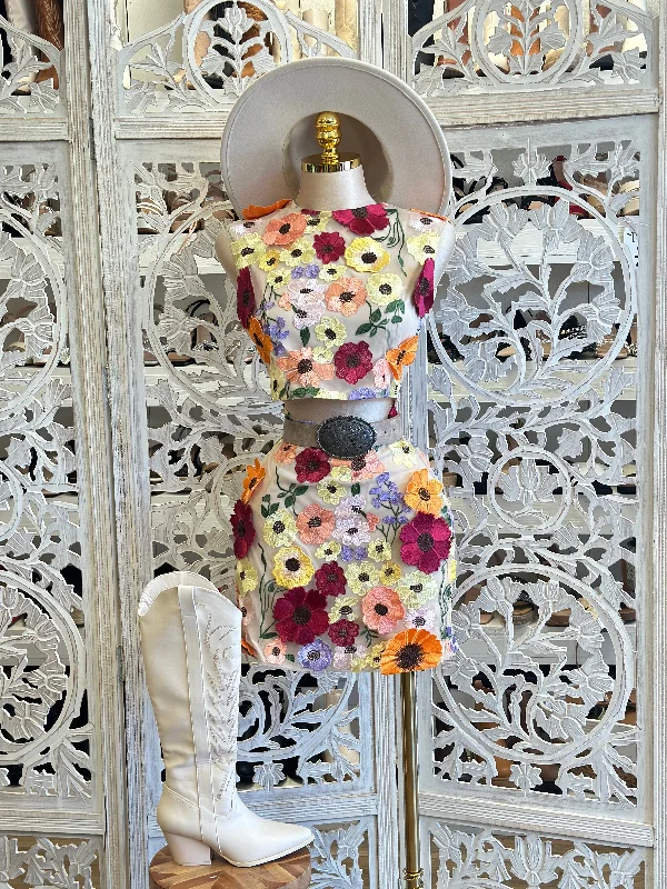Hurry, Sale Ends Soon!Hurry, Sale Ends Soon!Embroidered Floral Nude Dress - No Estira, Not Stretchy